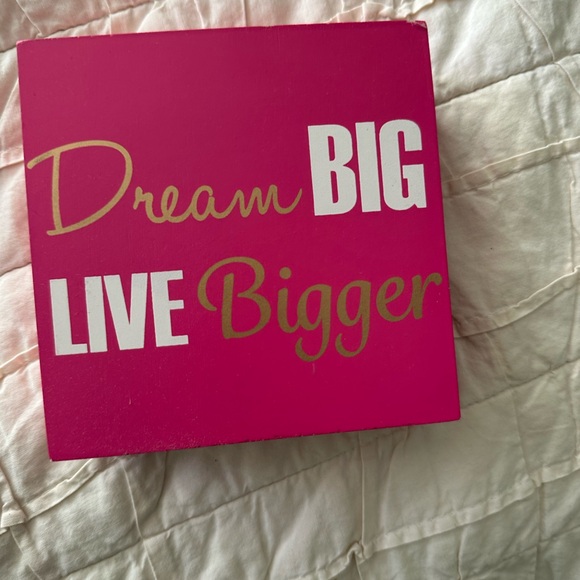 Dream Big Live Bigger Sign - Picture 2 of 5